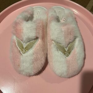 Victoria’s Secret Pink and White Slippers size L